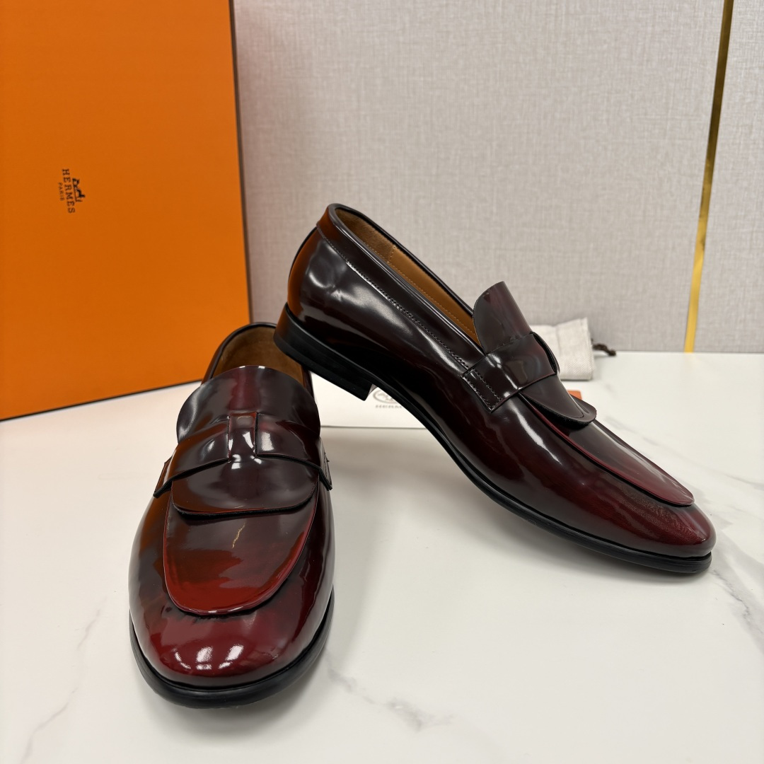 💋💍 H家 爱马-仕 新品男士乐福鞋皮鞋 官方 10,300 这双男士便士乐福鞋是品牌经典鞋型的标杆之作