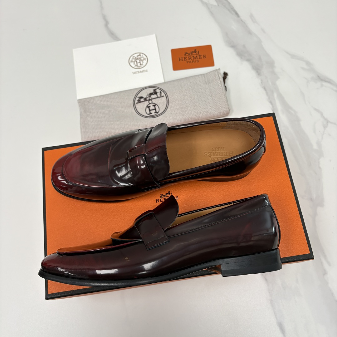 💋💍 H家 爱马-仕 新品男士乐福鞋皮鞋 官方 10,300 这双男士便士乐福鞋是品牌经典鞋型的标杆之作
