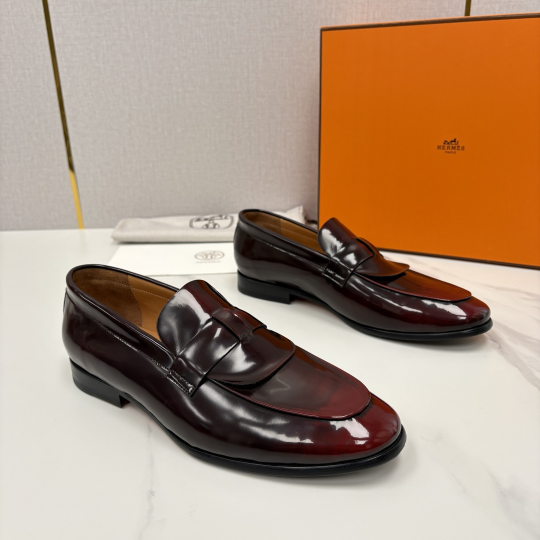 💋💍 H家 爱马-仕 新品男士乐福鞋皮鞋 官方 10,300 这双男士便士乐福鞋是品牌经典鞋型的标杆之作