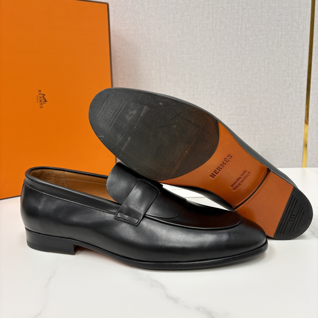 💋💍 H家 爱马-仕 新品男士乐福鞋皮鞋 官方 10,300 这双男士便士乐福鞋是品牌经典鞋型的标杆之作