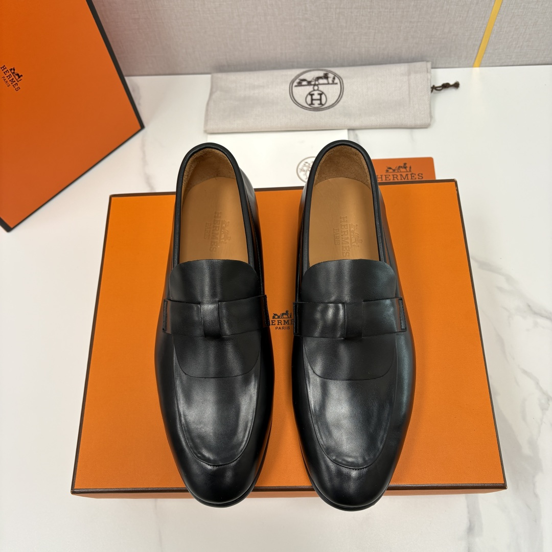 💋💍 H家 爱马-仕 新品男士乐福鞋皮鞋 官方 10,300 这双男士便士乐福鞋是品牌经典鞋型的标杆之作