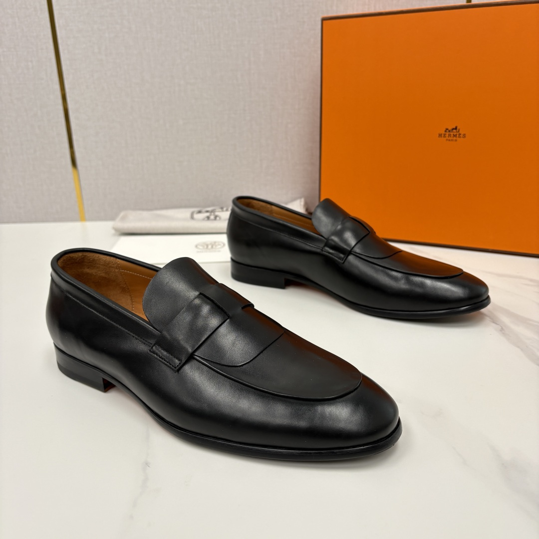 💋💍 H家 爱马-仕 新品男士乐福鞋皮鞋 官方 10,300 这双男士便士乐福鞋是品牌经典鞋型的标杆之作