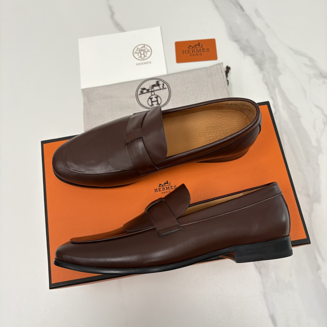 💋💍 H家 爱马-仕 新品男士乐福鞋皮鞋 官方 10,300 这双男士便士乐福鞋是品牌经典鞋型的标杆之作