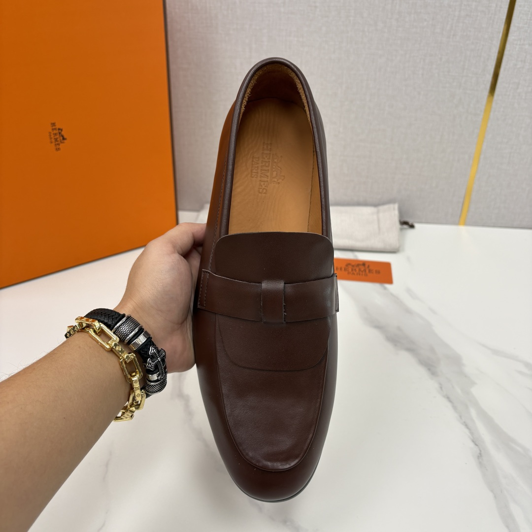 💋💍 H家 爱马-仕 新品男士乐福鞋皮鞋 官方 10,300 这双男士便士乐福鞋是品牌经典鞋型的标杆之作