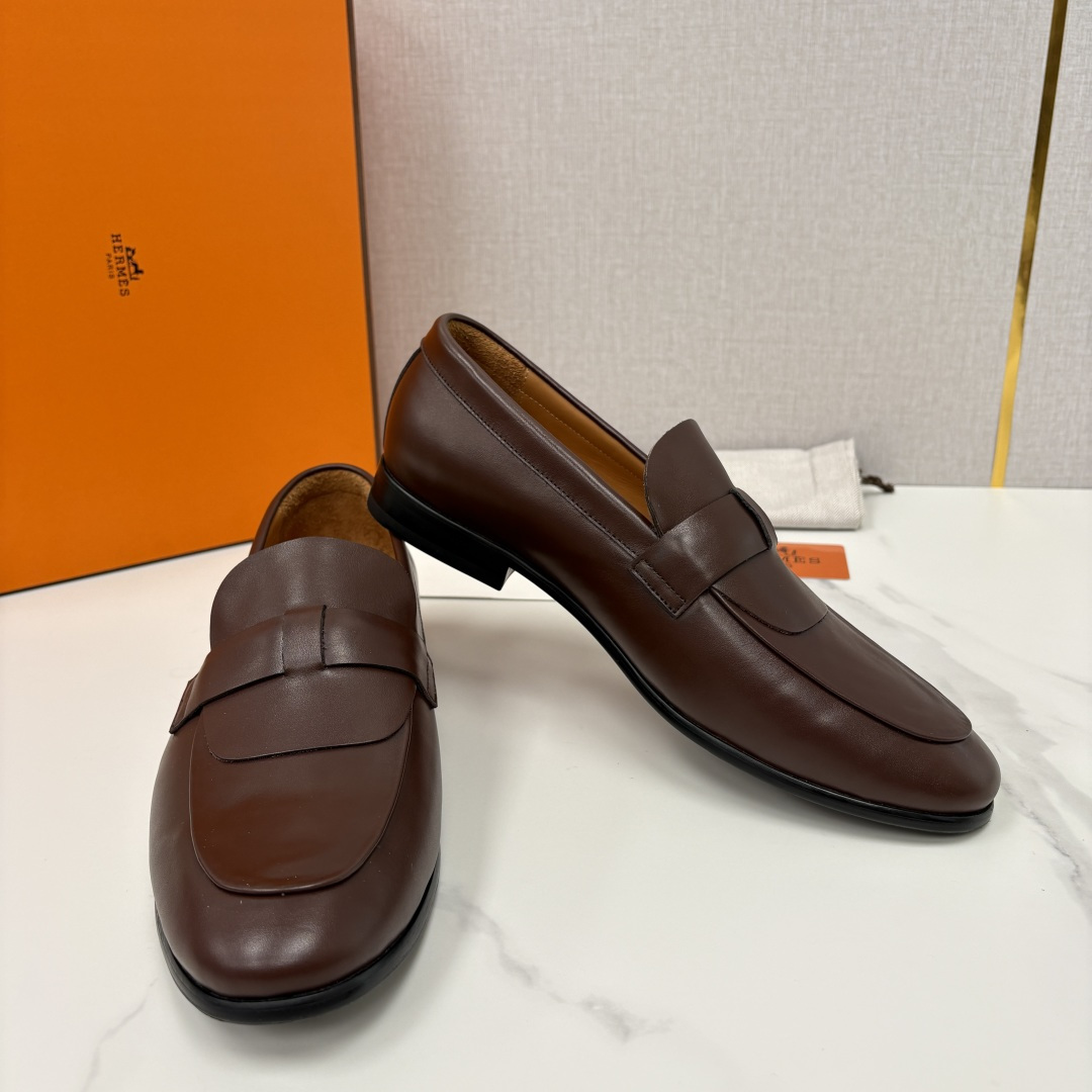 💋💍 H家 爱马-仕 新品男士乐福鞋皮鞋 官方 10,300 这双男士便士乐福鞋是品牌经典鞋型的标杆之作