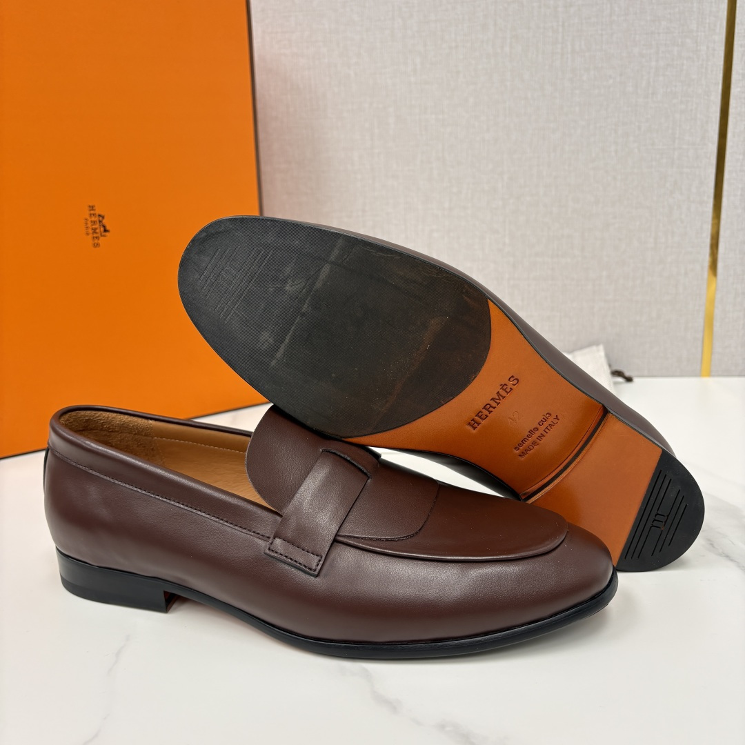 💋💍 H家 爱马-仕 新品男士乐福鞋皮鞋 官方 10,300 这双男士便士乐福鞋是品牌经典鞋型的标杆之作