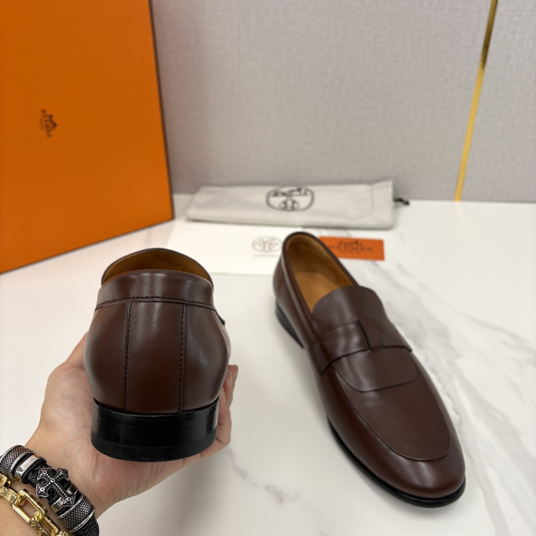 💋💍 H家 爱马-仕 新品男士乐福鞋皮鞋 官方 10,300 这双男士便士乐福鞋是品牌经典鞋型的标杆之作