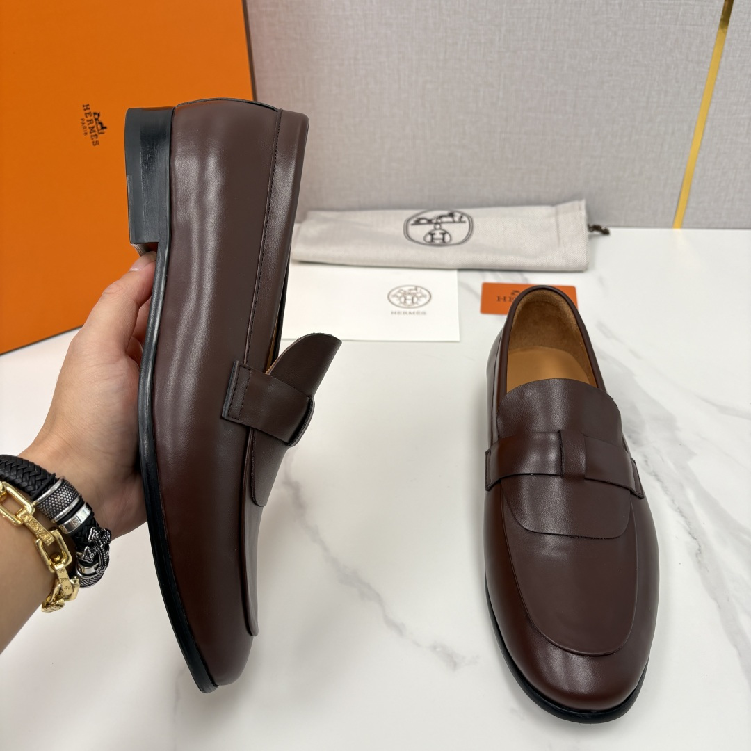 💋💍 H家 爱马-仕 新品男士乐福鞋皮鞋 官方 10,300 这双男士便士乐福鞋是品牌经典鞋型的标杆之作