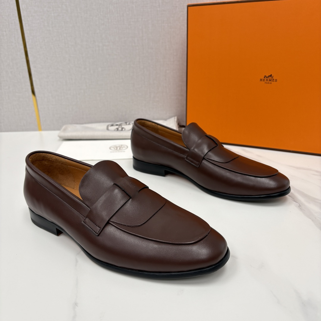 💋💍 H家 爱马-仕 新品男士乐福鞋皮鞋 官方 10,300 这双男士便士乐福鞋是品牌经典鞋型的标杆之作