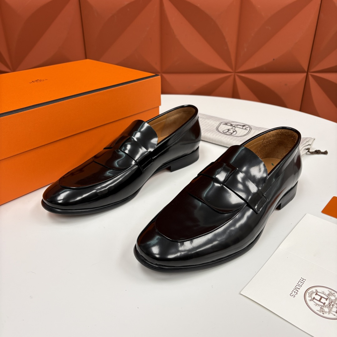 💋💍 H家 爱马-仕 新品男士乐福鞋皮鞋 官方 10,300 这双男士便士乐福鞋是品牌经典鞋型的标杆之作