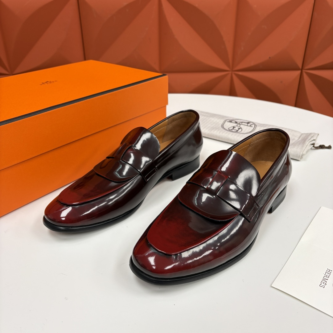 💋💍 H家 爱马-仕 新品男士乐福鞋皮鞋 官方 10,300 这双男士便士乐福鞋是品牌经典鞋型的标杆之作