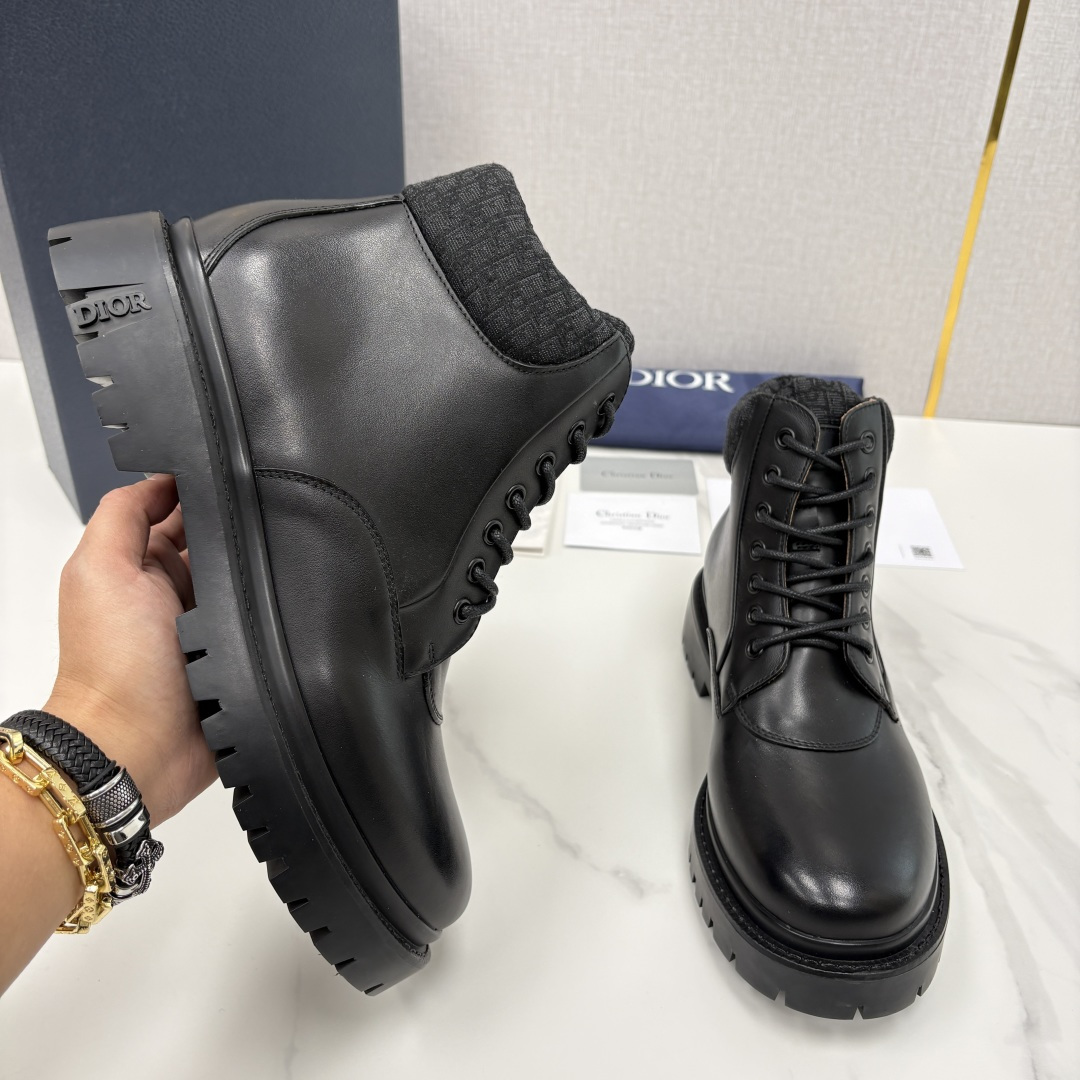 💋💍CD家新品 迪-奥 DIO* Explorer III 及踝靴 男士厚底高帮靴皮靴 经典工装靴。格调