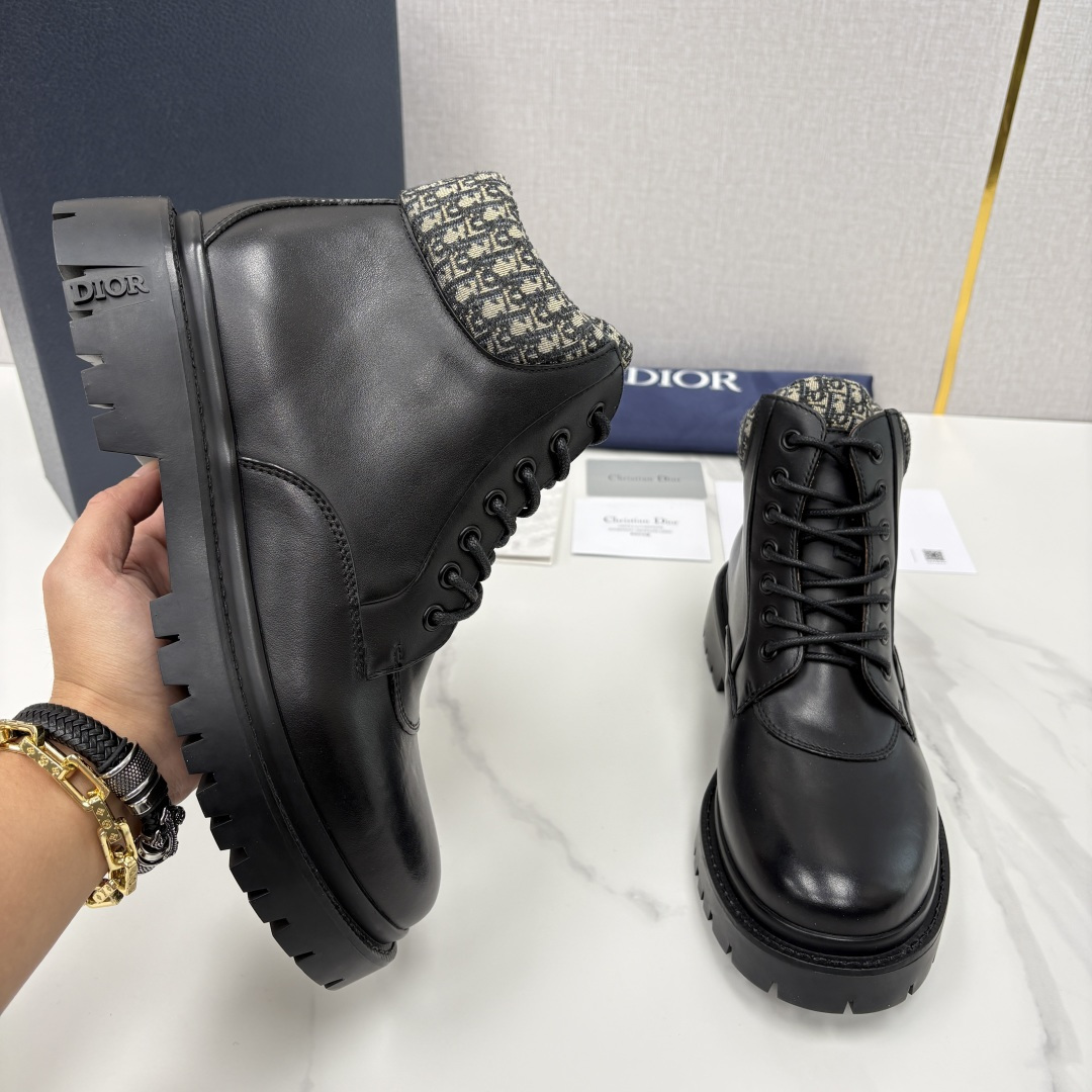 💋💍CD家新品 迪-奥 DIO* Explorer III 及踝靴 男士厚底高帮靴皮靴 经典工装靴。格调