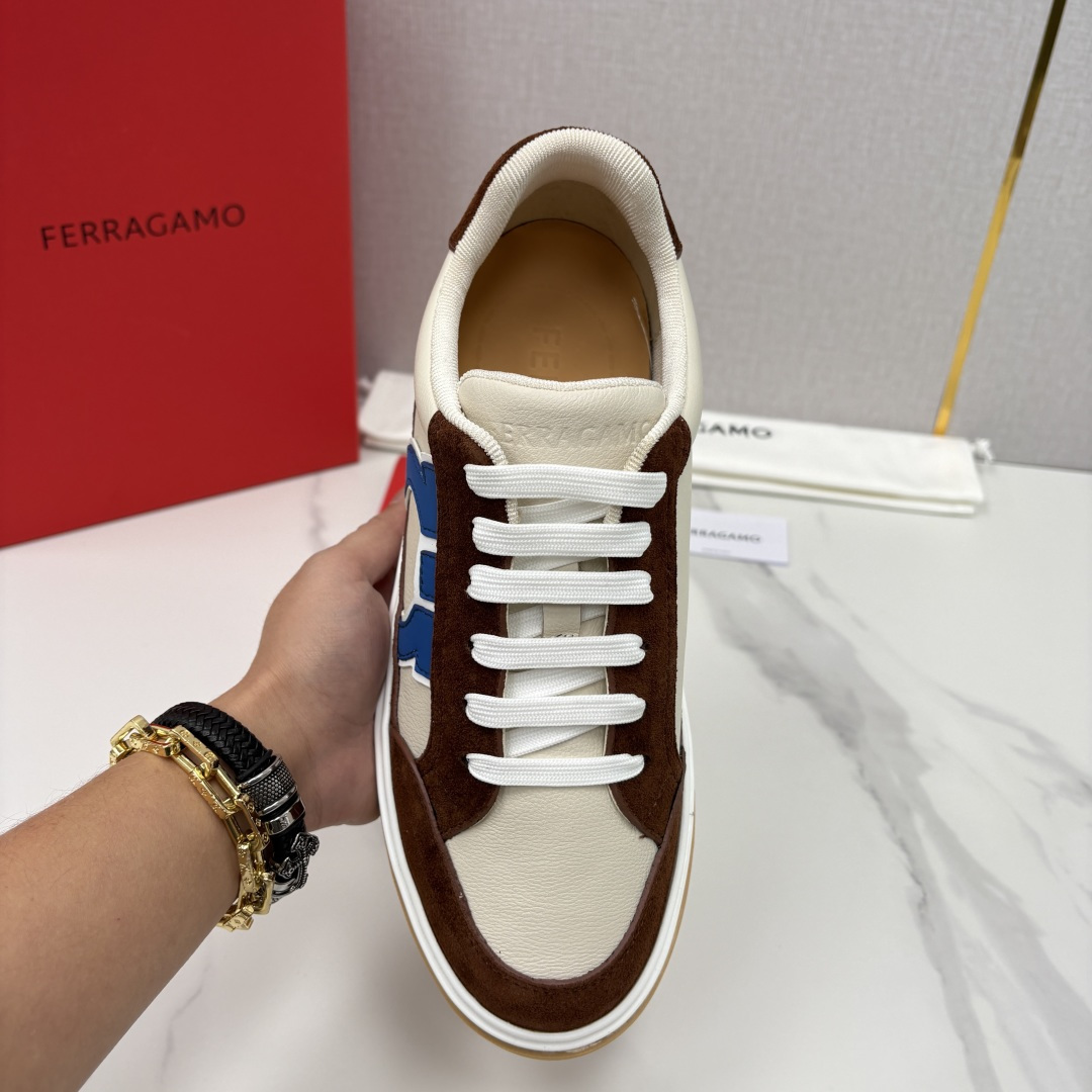 💋💍SF 菲拉～ 新款异型嵌饰休闲鞋板鞋 官方 7,300 这款休闲鞋风格低调，多元素拼接撞色设计搭配 