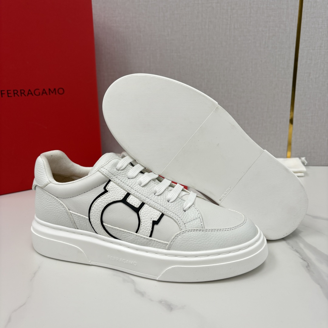 💋💍SF 菲拉～ 新款异型嵌饰休闲鞋板鞋 官方 7,300 这款休闲鞋风格低调，多元素拼接撞色设计搭配 