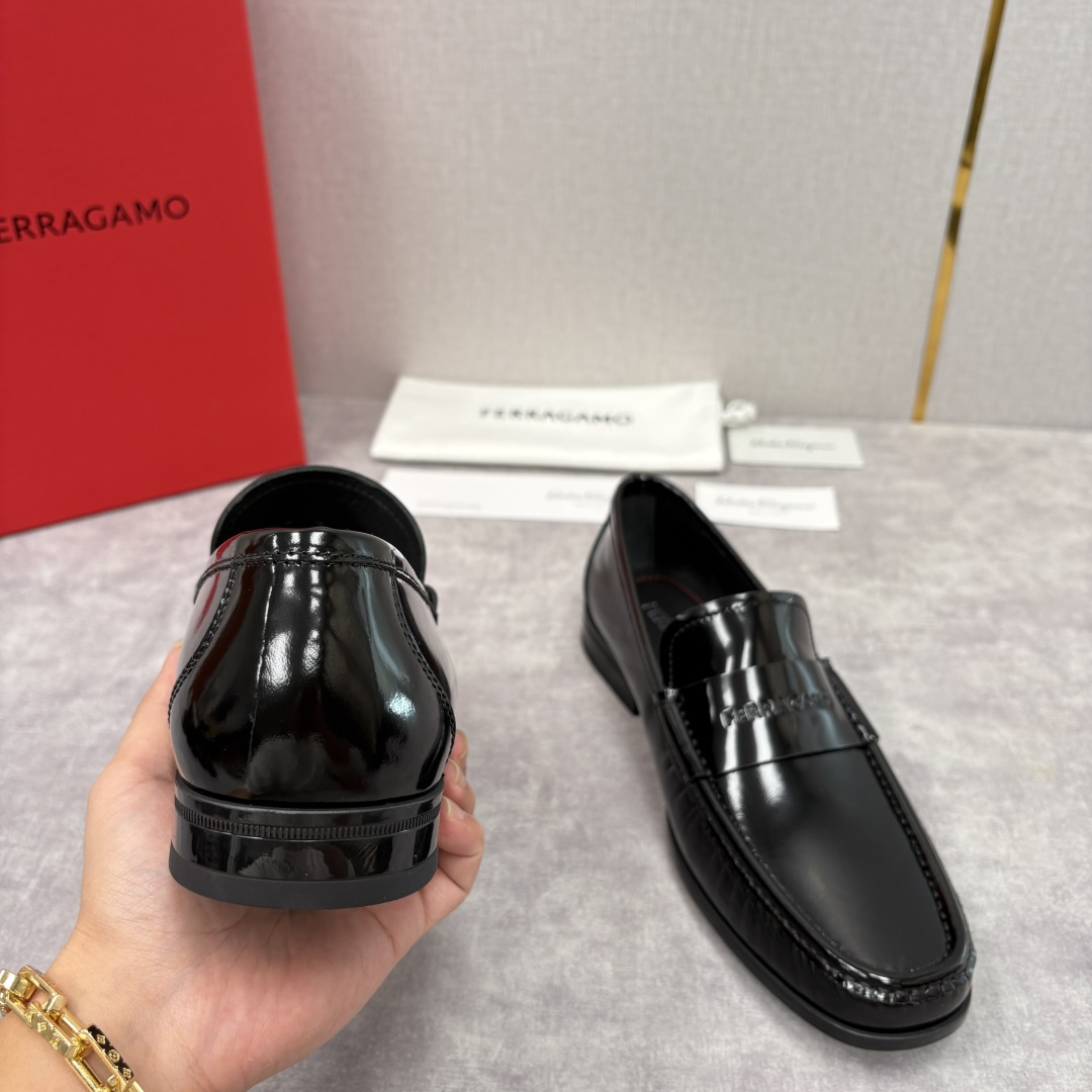 💋💍SF家 菲拉～ 新品GANCINI扣饰男士乐福鞋皮鞋 一脚蹬便鞋 官方 6700 这款牛皮乐福鞋以进