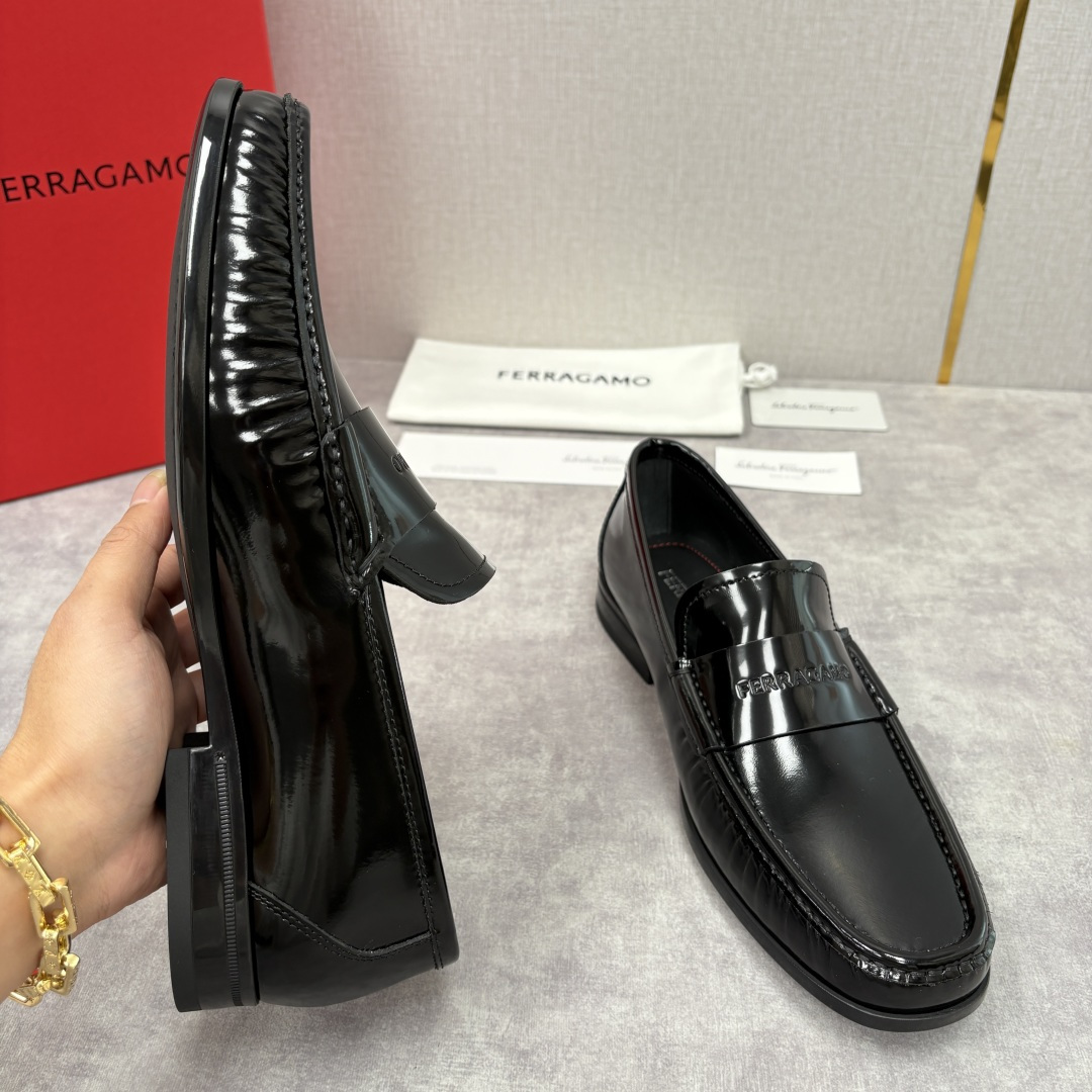 💋💍SF家 菲拉～ 新品GANCINI扣饰男士乐福鞋皮鞋 一脚蹬便鞋 官方 6700 这款牛皮乐福鞋以进