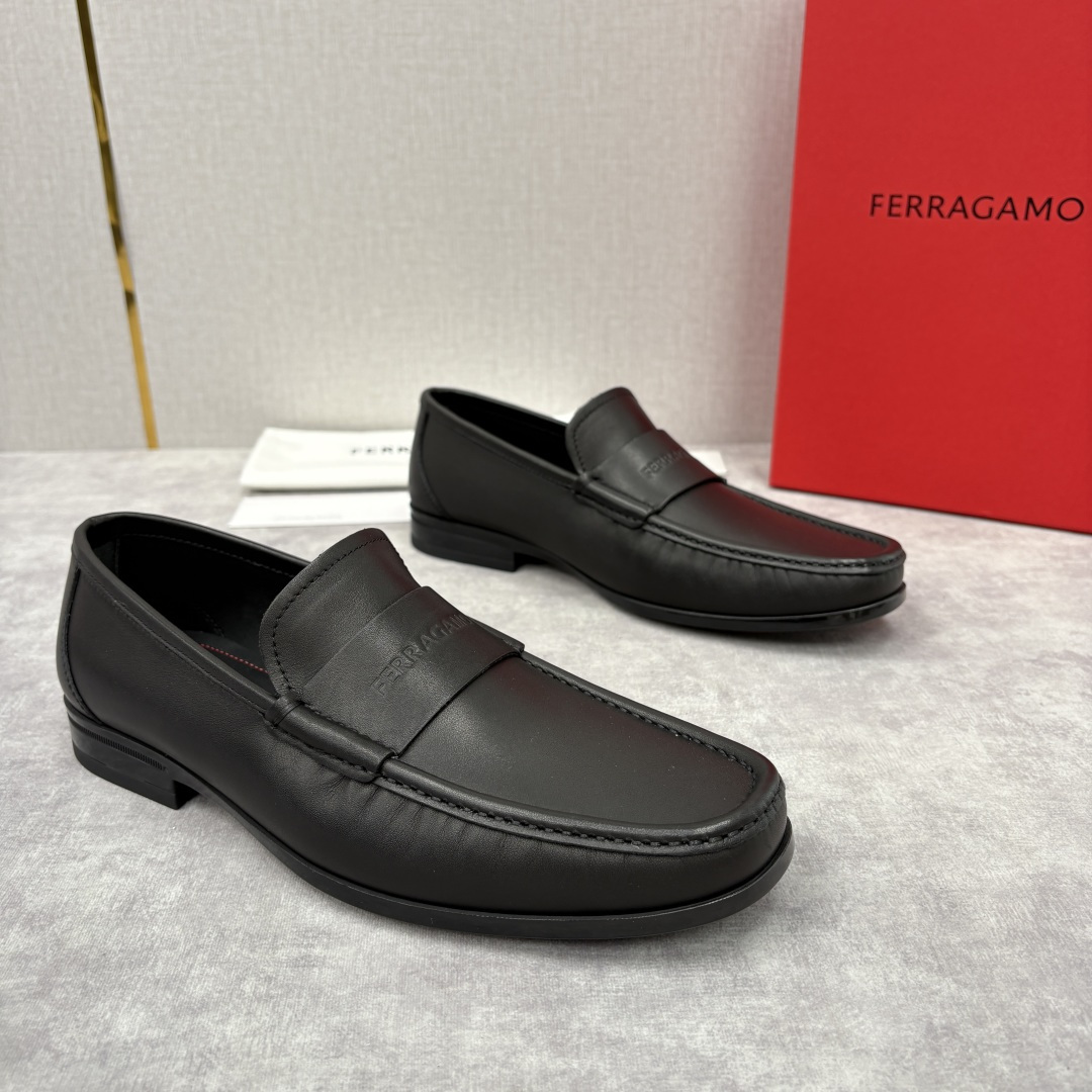 💋💍SF家 菲拉～ 新品GANCINI扣饰男士乐福鞋皮鞋 一脚蹬便鞋 官方 6700 这款牛皮乐福鞋以进