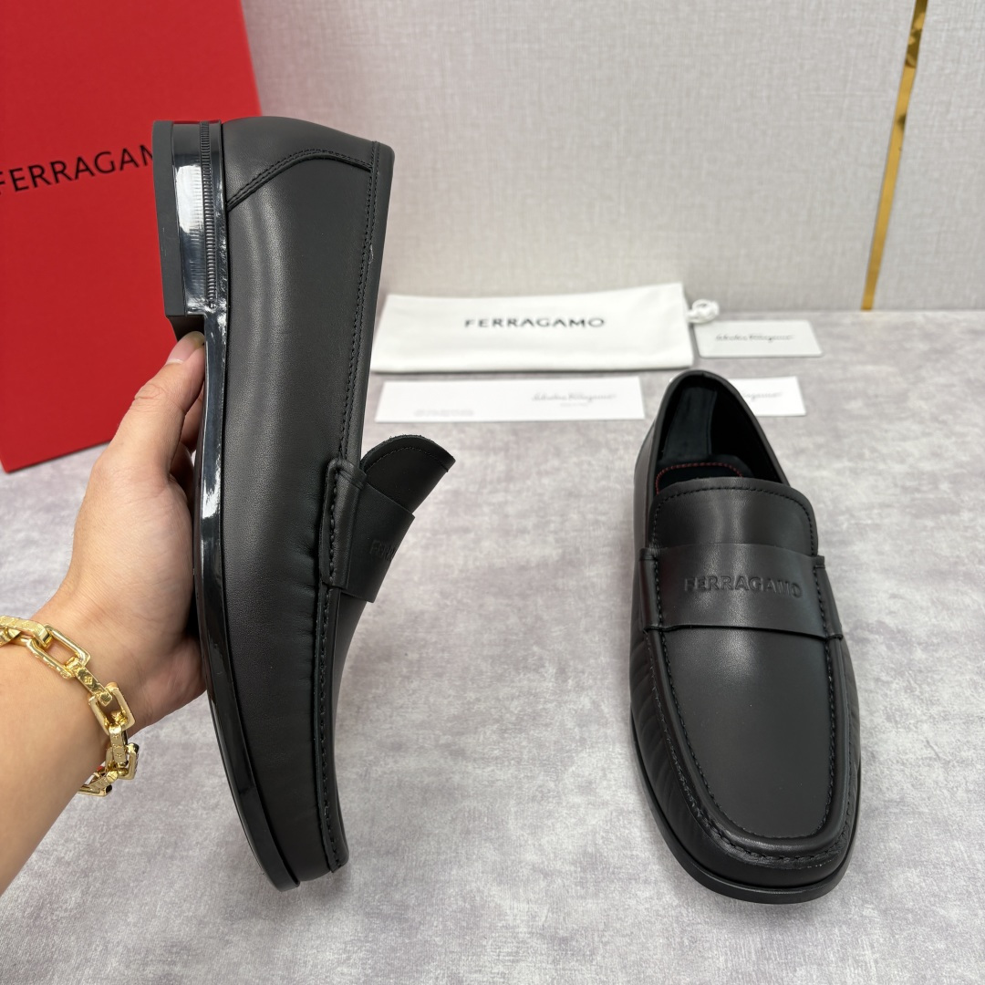 💋💍SF家 菲拉～ 新品GANCINI扣饰男士乐福鞋皮鞋 一脚蹬便鞋 官方 6700 这款牛皮乐福鞋以进