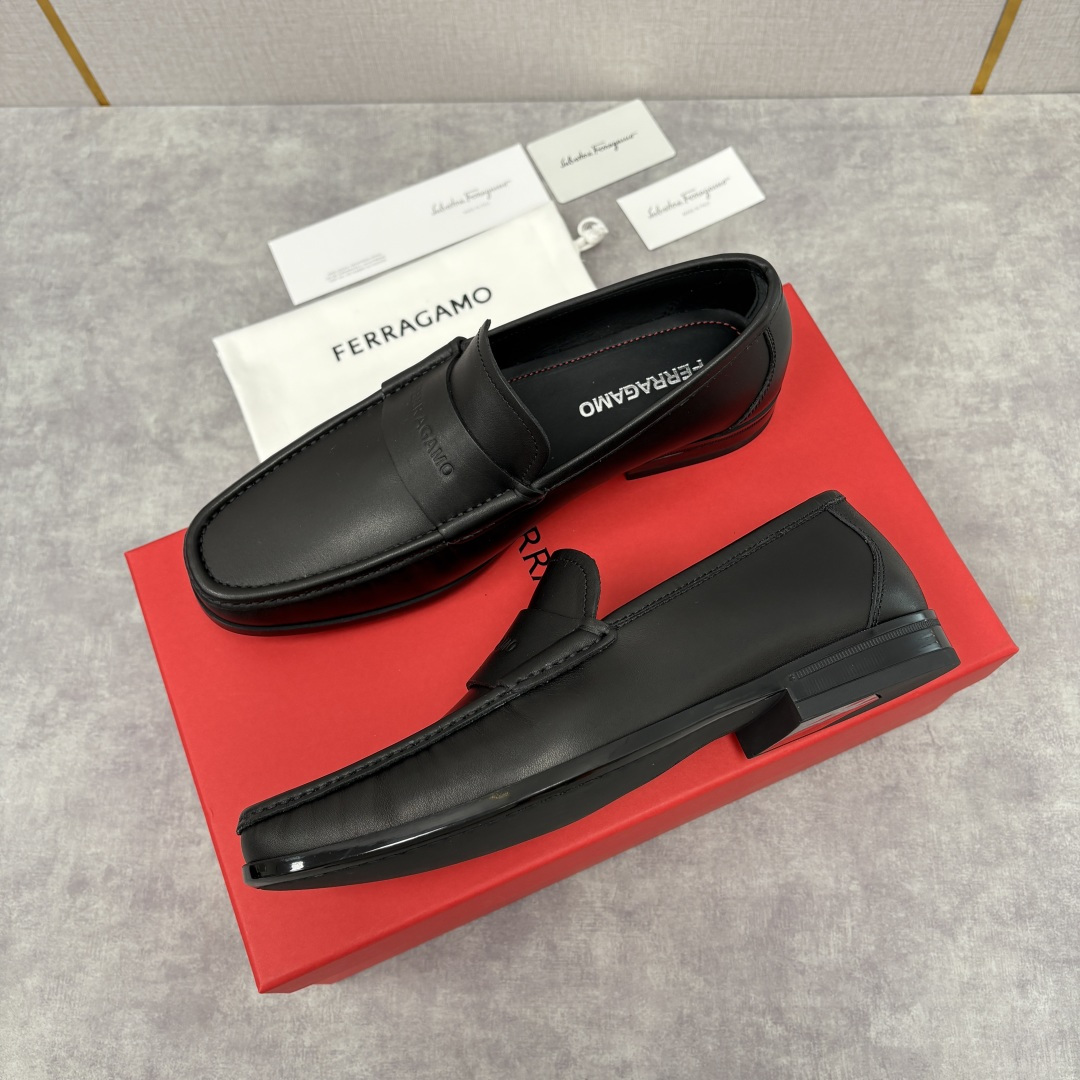 💋💍SF家 菲拉～ 新品GANCINI扣饰男士乐福鞋皮鞋 一脚蹬便鞋 官方 6700 这款牛皮乐福鞋以进