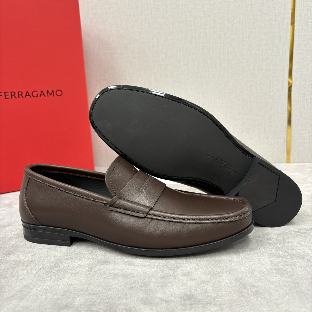 💋💍SF家 菲拉～ 新品GANCINI扣饰男士乐福鞋皮鞋 一脚蹬便鞋 官方 6700 这款牛皮乐福鞋以进