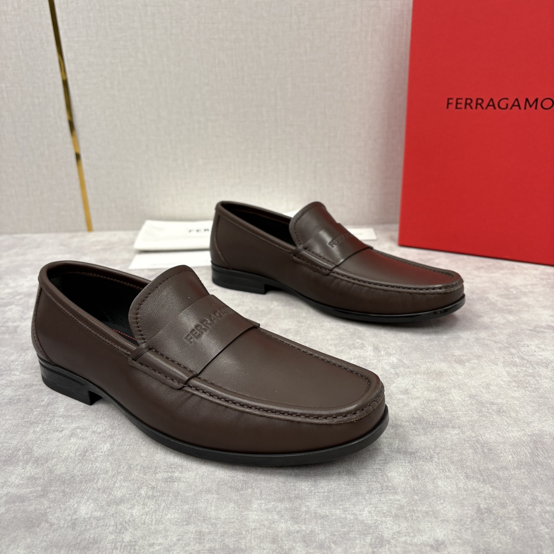 💋💍SF家 菲拉～ 新品GANCINI扣饰男士乐福鞋皮鞋 一脚蹬便鞋 官方 6700 这款牛皮乐福鞋以进