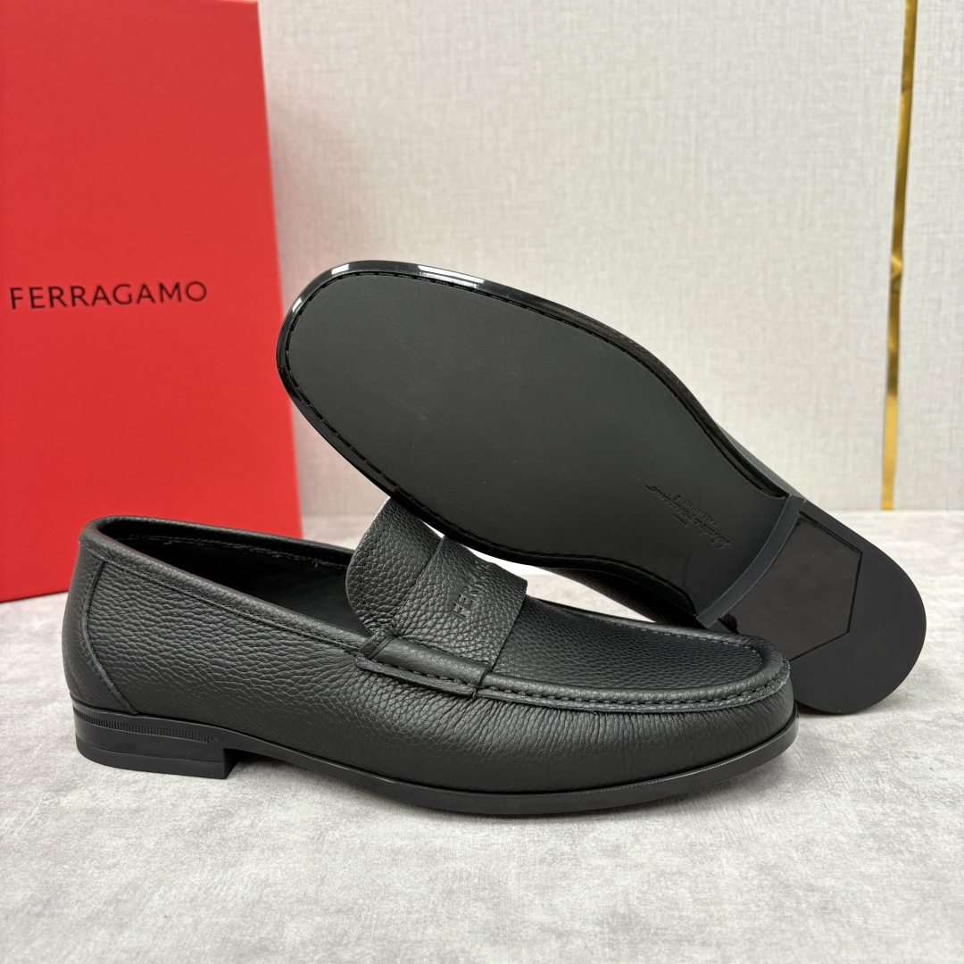 💋💍SF家 菲拉～ 新品GANCINI扣饰男士乐福鞋皮鞋 一脚蹬便鞋 官方 6700 这款牛皮乐福鞋以进