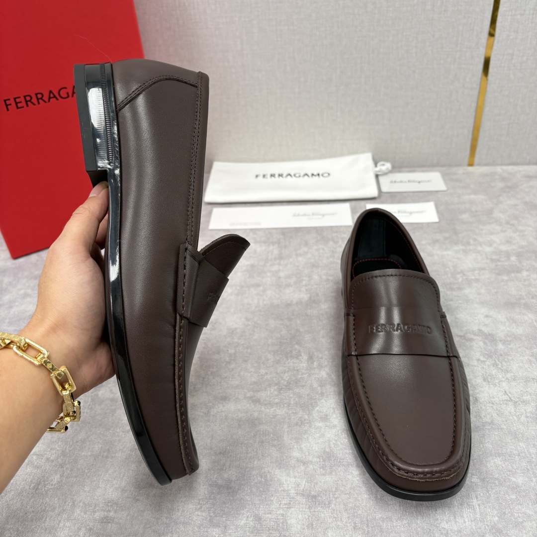 💋💍SF家 菲拉～ 新品GANCINI扣饰男士乐福鞋皮鞋 一脚蹬便鞋 官方 6700 这款牛皮乐福鞋以进