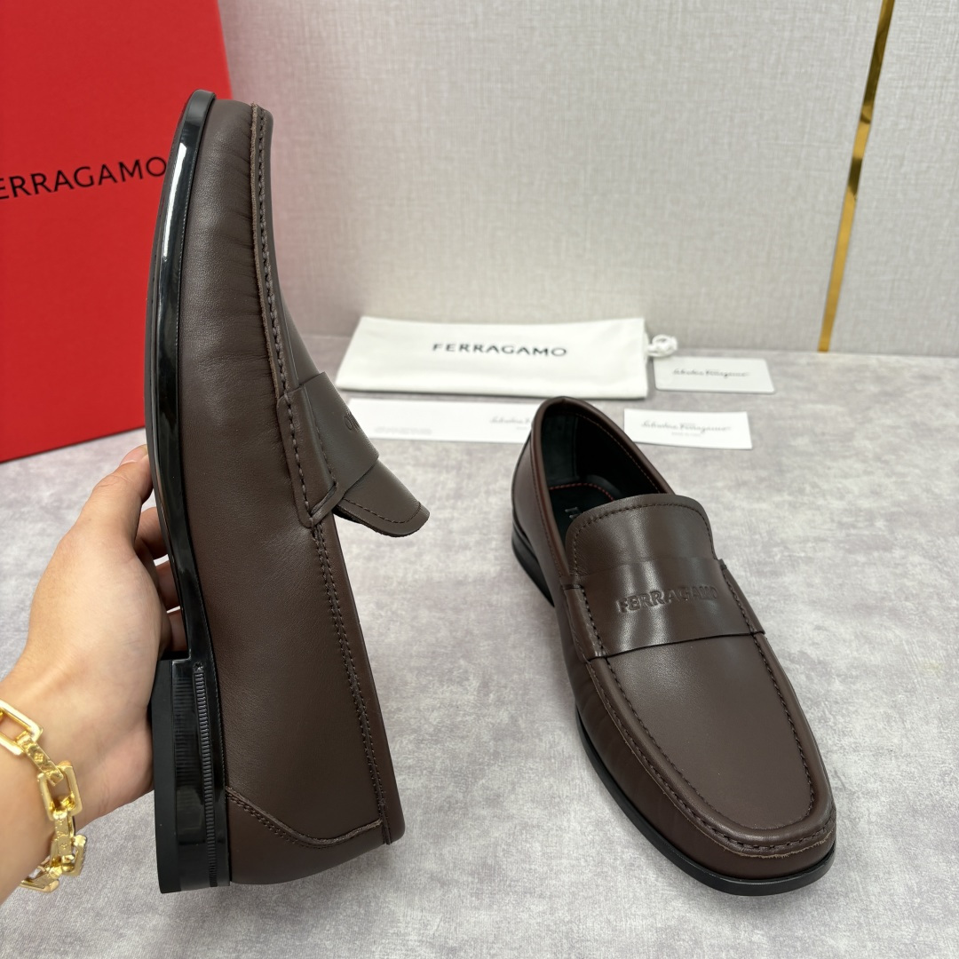 💋💍SF家 菲拉～ 新品GANCINI扣饰男士乐福鞋皮鞋 一脚蹬便鞋 官方 6700 这款牛皮乐福鞋以进