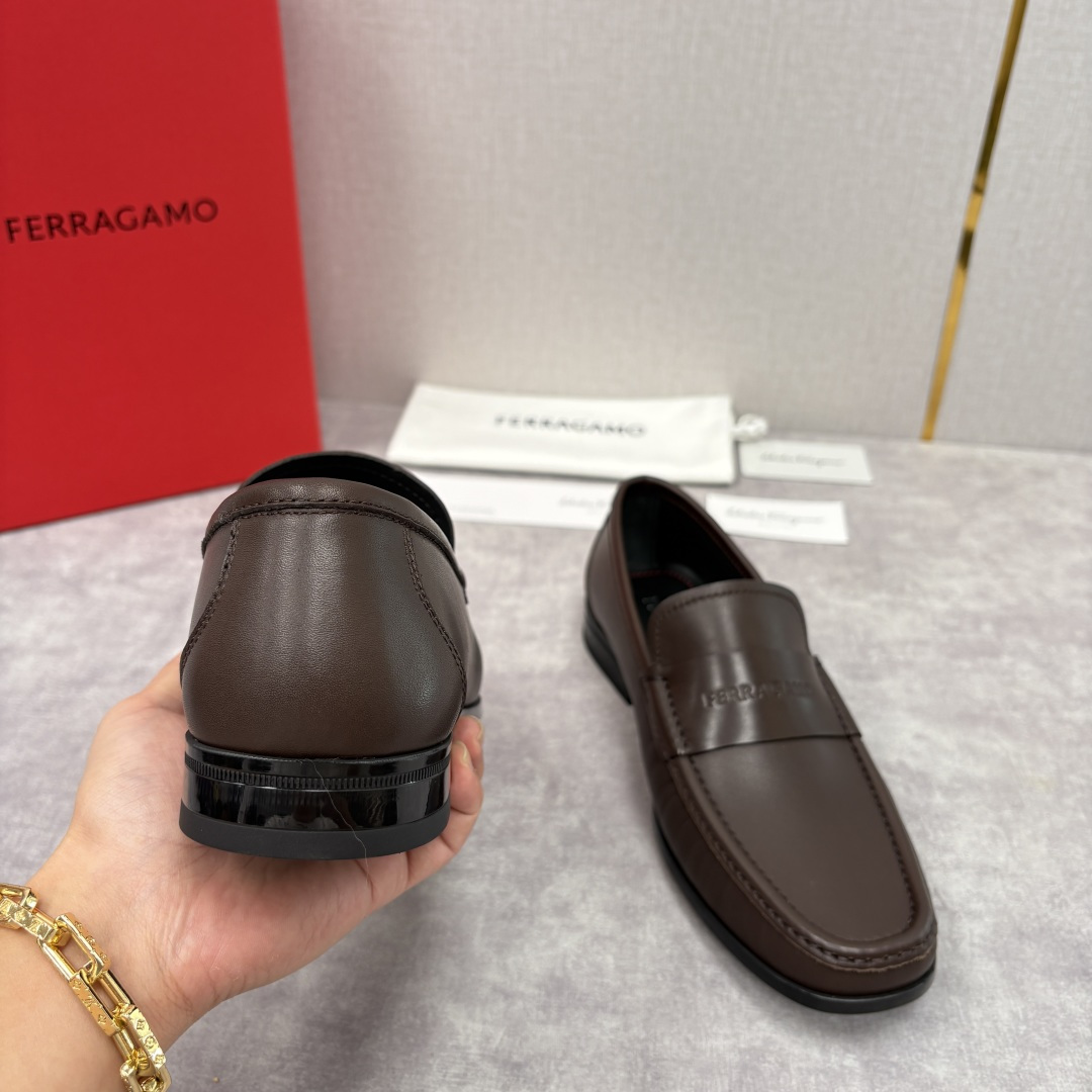 💋💍SF家 菲拉～ 新品GANCINI扣饰男士乐福鞋皮鞋 一脚蹬便鞋 官方 6700 这款牛皮乐福鞋以进