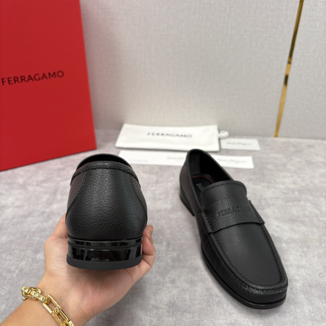 💋💍SF家 菲拉～ 新品GANCINI扣饰男士乐福鞋皮鞋 一脚蹬便鞋 官方 6700 这款牛皮乐福鞋以进