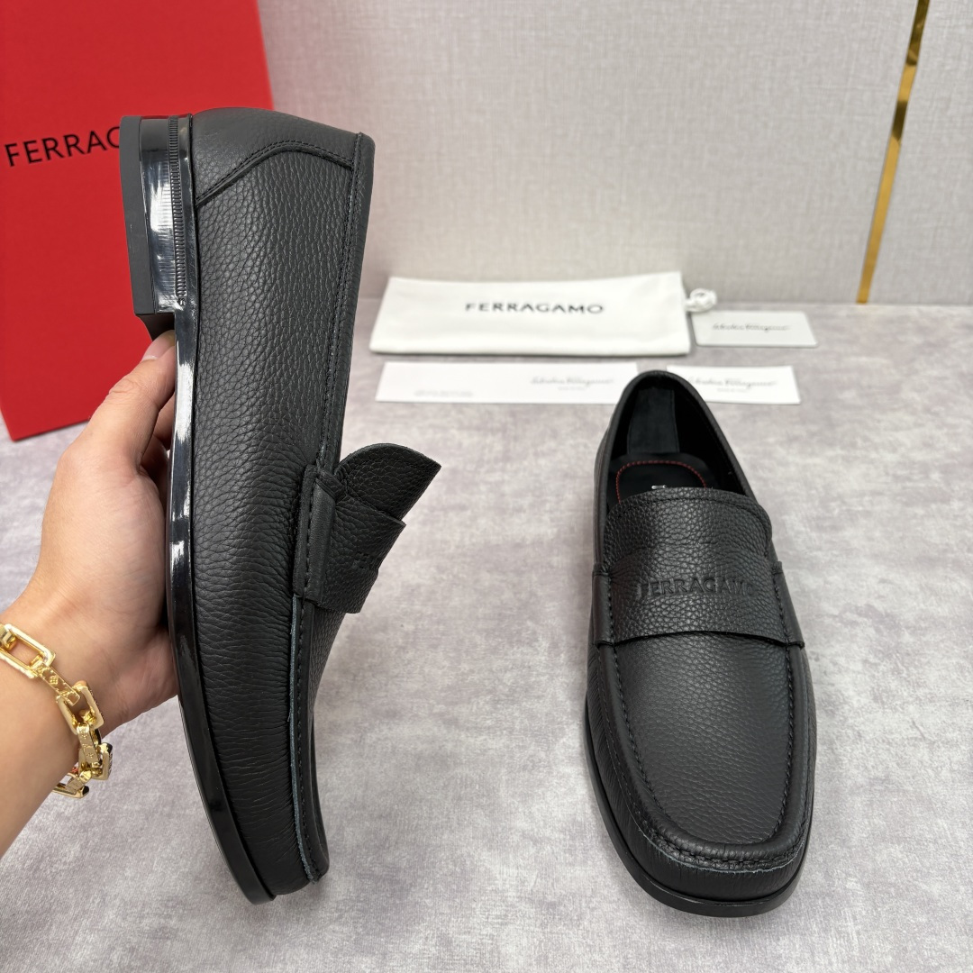 💋💍SF家 菲拉～ 新品GANCINI扣饰男士乐福鞋皮鞋 一脚蹬便鞋 官方 6700 这款牛皮乐福鞋以进