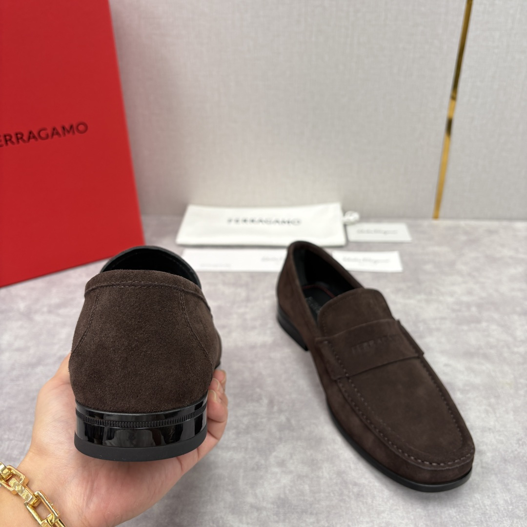 💋💍SF家 菲拉～ 新品GANCINI扣饰男士乐福鞋皮鞋 一脚蹬便鞋 官方 6700 这款牛皮乐福鞋以进