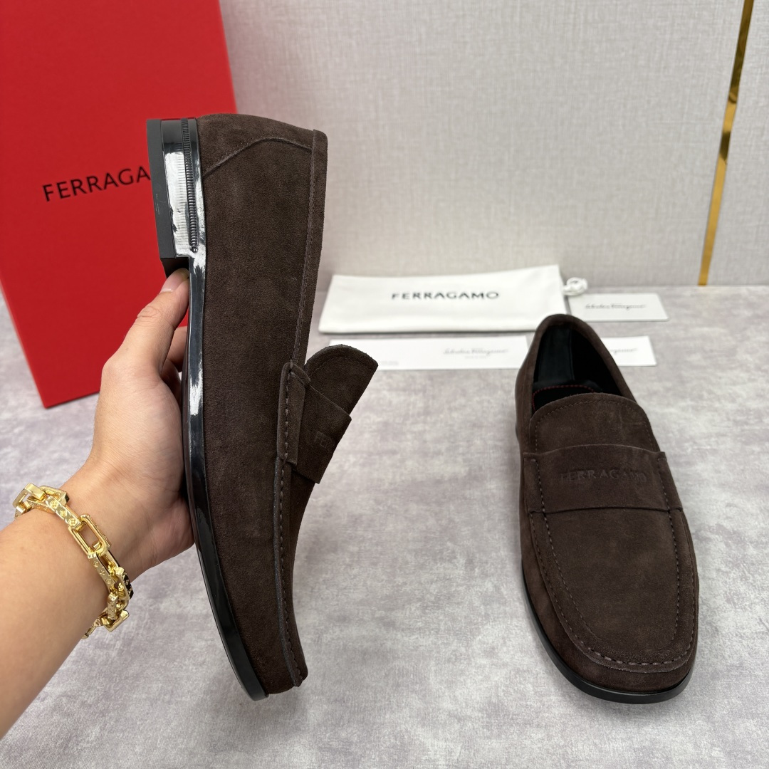 💋💍SF家 菲拉～ 新品GANCINI扣饰男士乐福鞋皮鞋 一脚蹬便鞋 官方 6700 这款牛皮乐福鞋以进