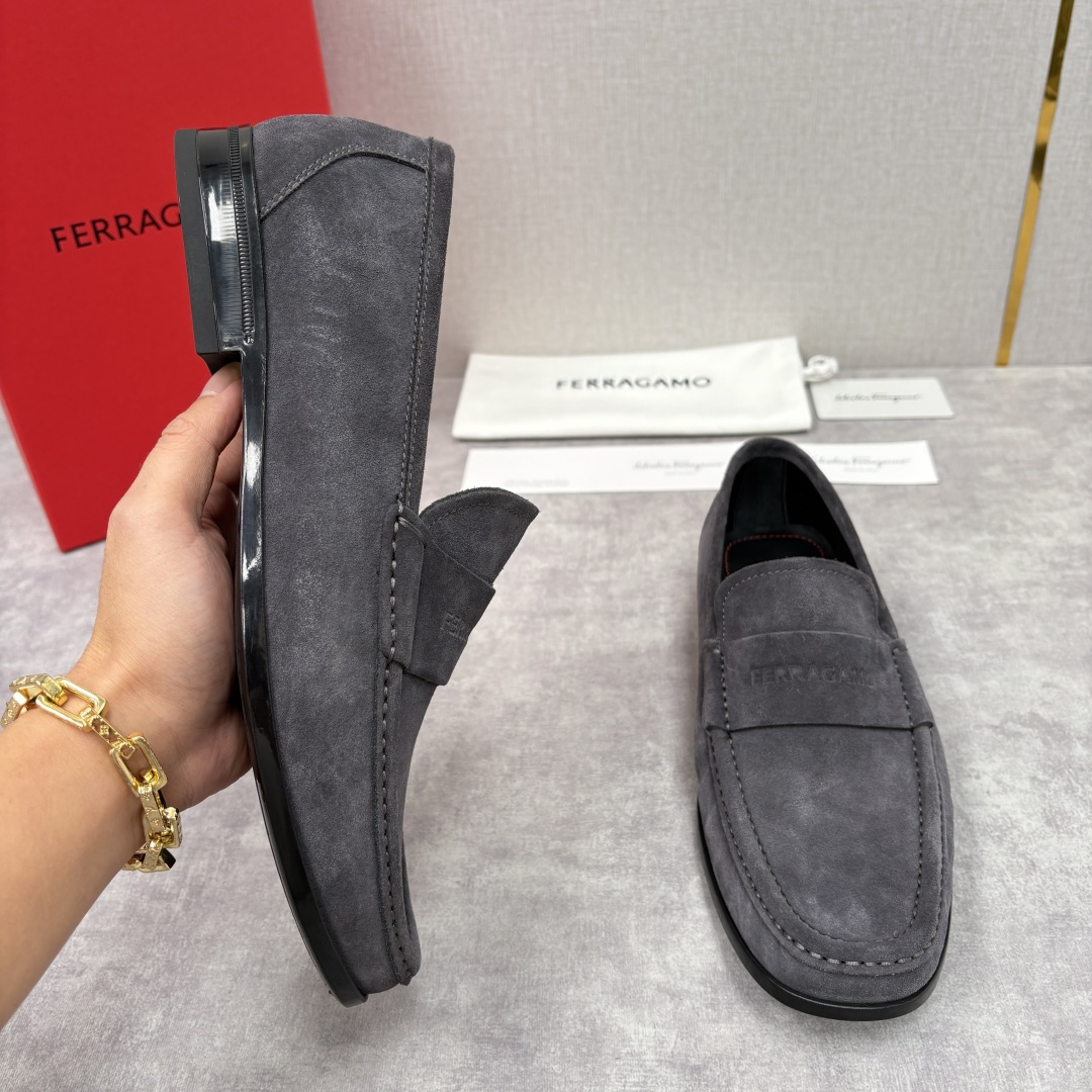 💋💍SF家 菲拉～ 新品GANCINI扣饰男士乐福鞋皮鞋 一脚蹬便鞋 官方 6700 这款牛皮乐福鞋以进