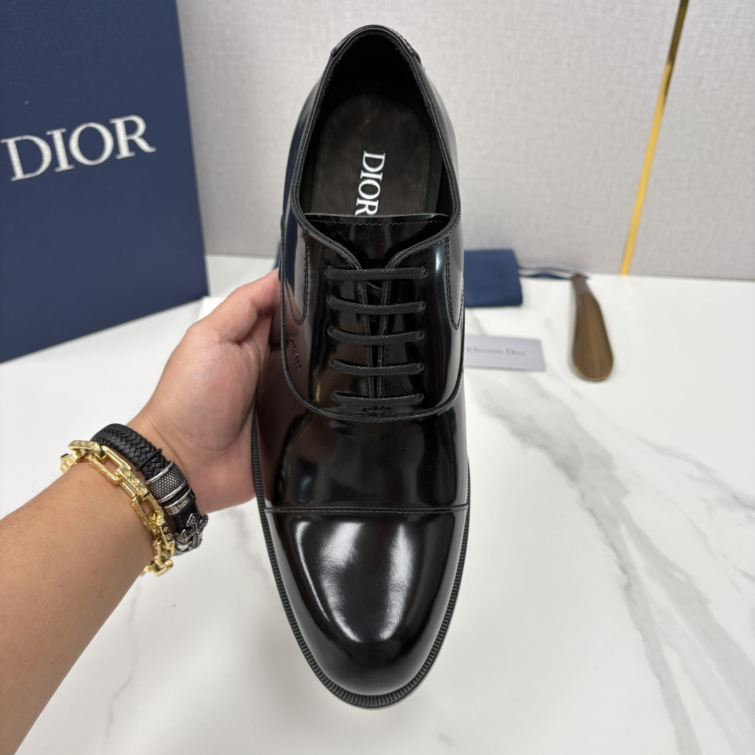 💋💍CD新品 迪～奥 最新款男士正装鞋皮鞋，官方12,500 这款DIOR男士正装皮鞋是奢华质感与绅士格