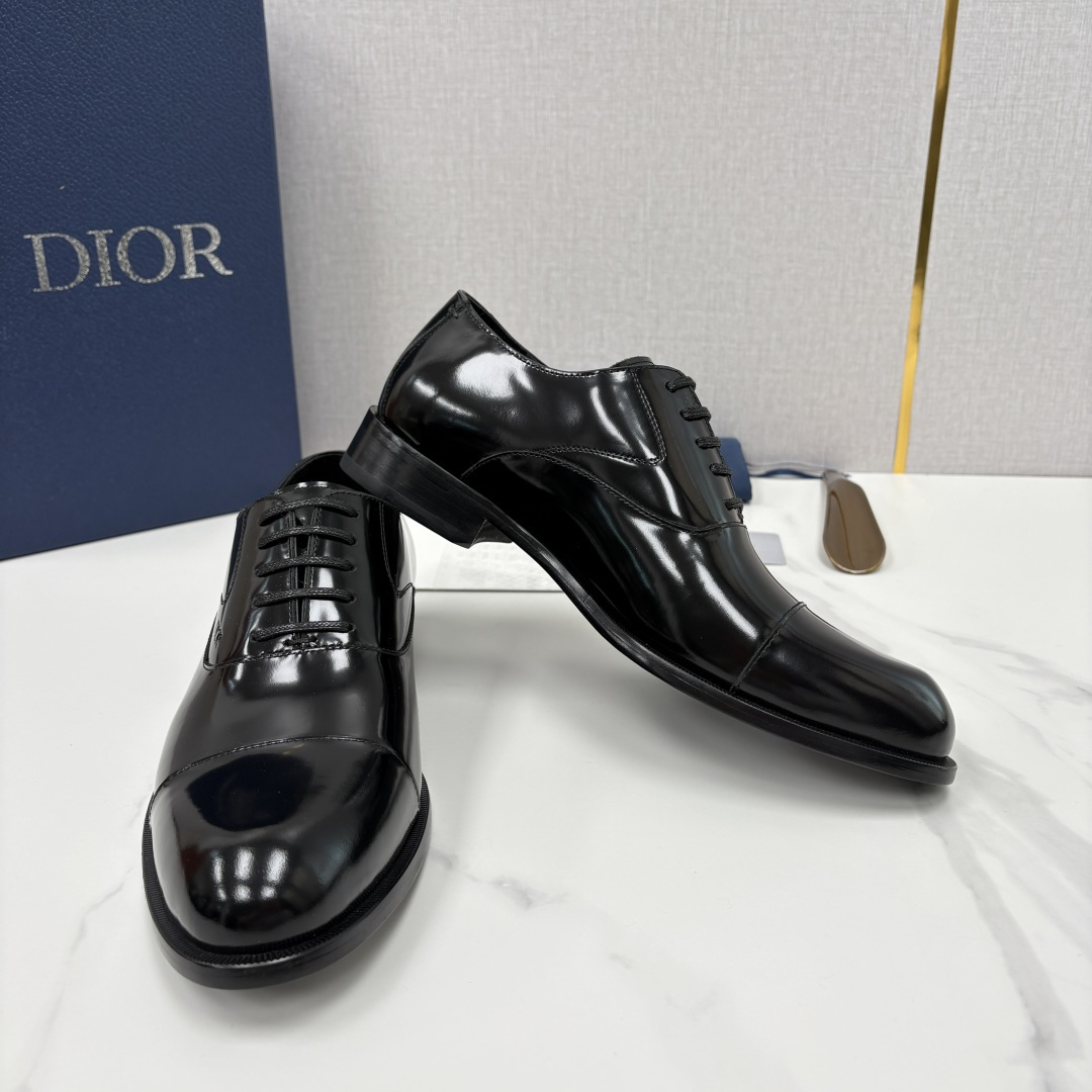 💋💍CD新品 迪～奥 最新款男士正装鞋皮鞋，官方12,500 这款DIOR男士正装皮鞋是奢华质感与绅士格