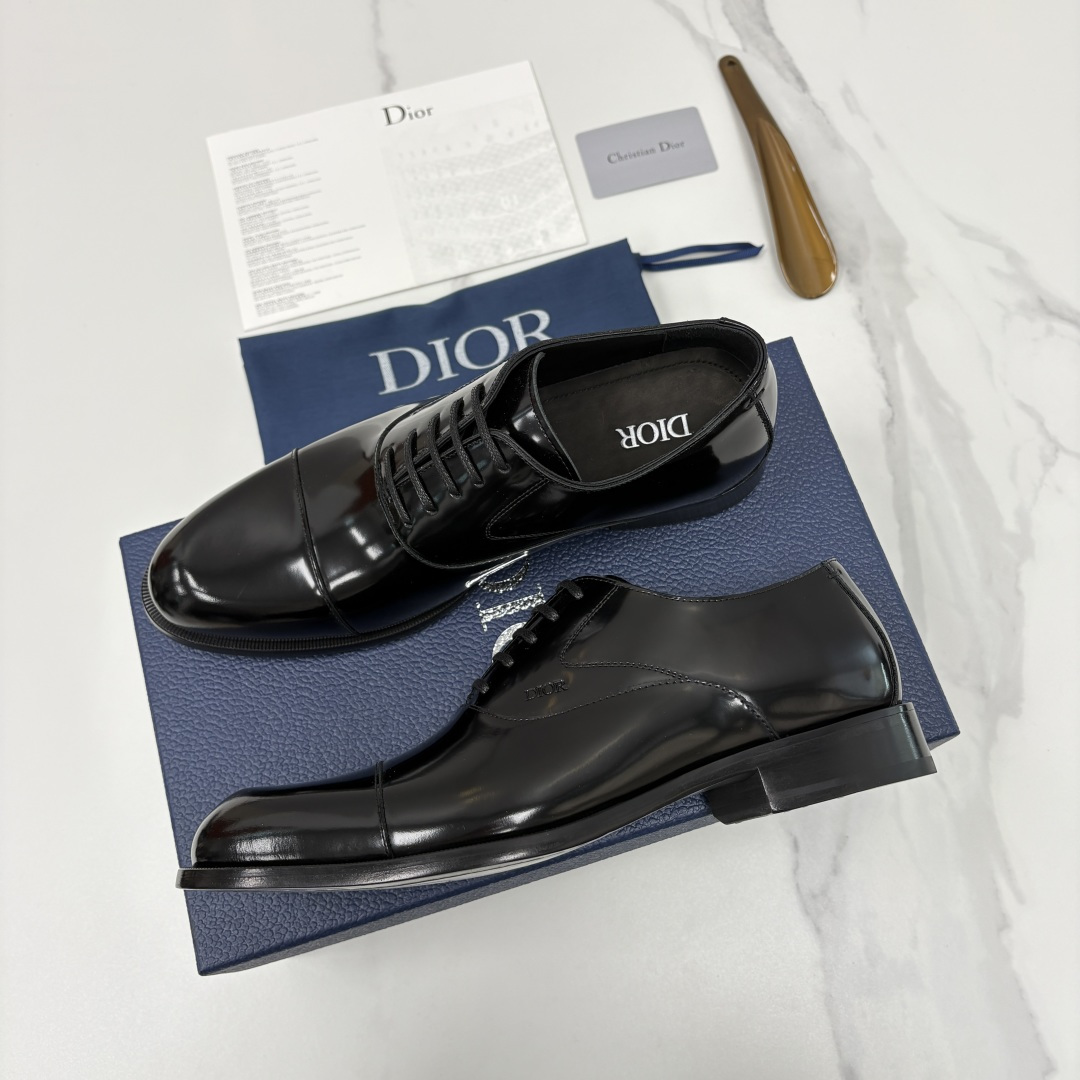 💋💍CD新品 迪～奥 最新款男士正装鞋皮鞋，官方12,500 这款DIOR男士正装皮鞋是奢华质感与绅士格