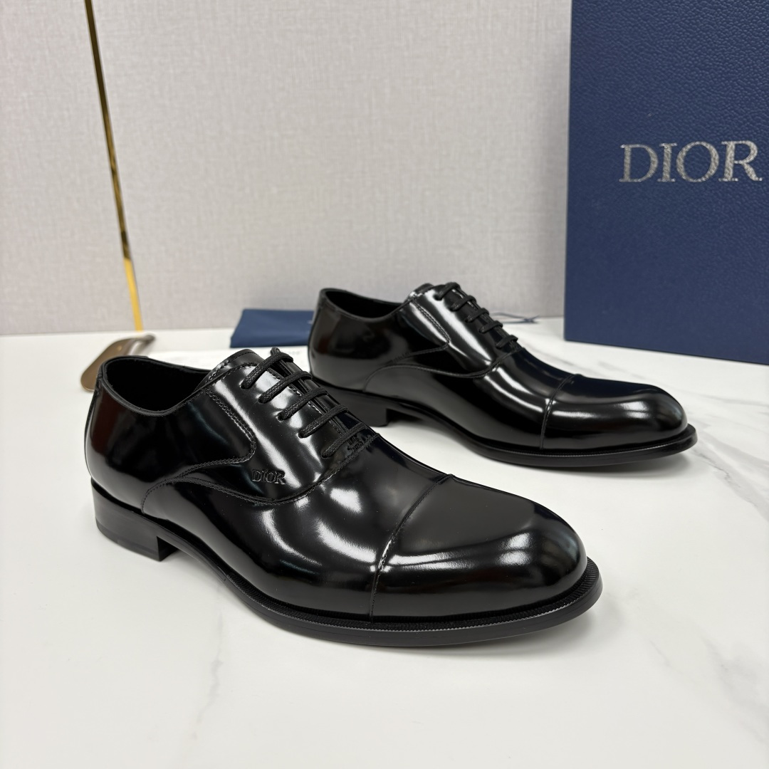 💋💍CD新品 迪～奥 最新款男士正装鞋皮鞋，官方12,500 这款DIOR男士正装皮鞋是奢华质感与绅士格