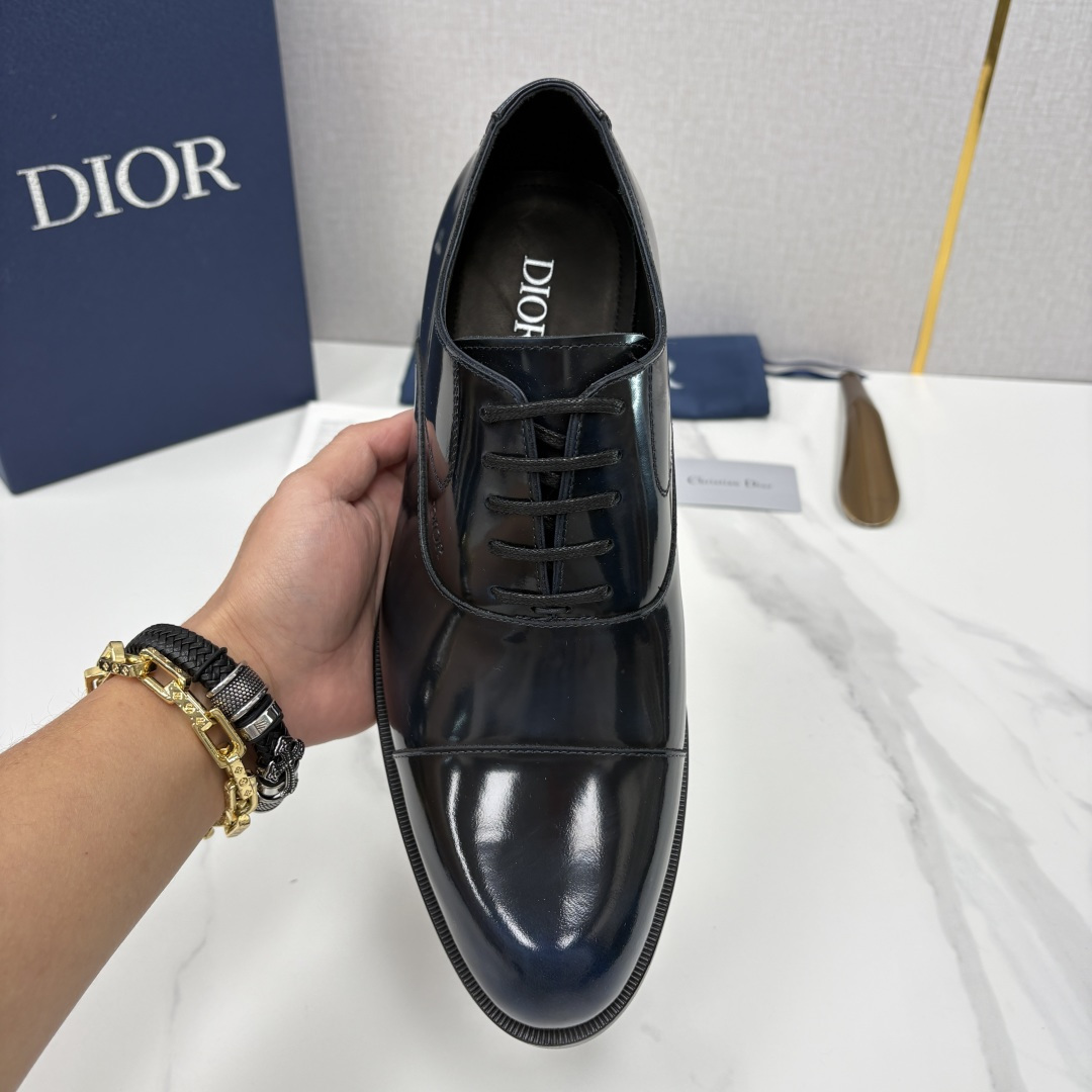 💋💍CD新品 迪～奥 最新款男士正装鞋皮鞋，官方12,500 这款DIOR男士正装皮鞋是奢华质感与绅士格