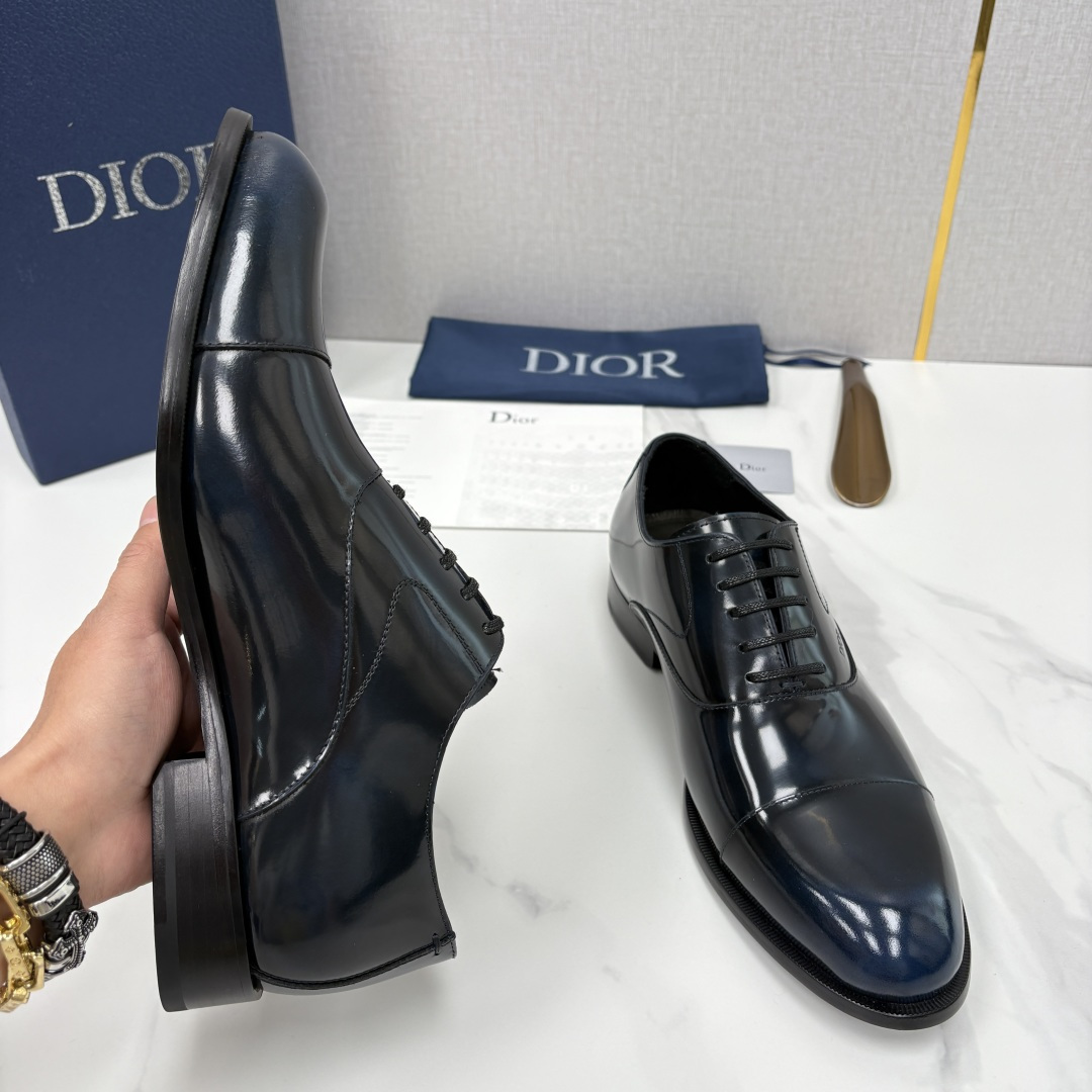 💋💍CD新品 迪～奥 最新款男士正装鞋皮鞋，官方12,500 这款DIOR男士正装皮鞋是奢华质感与绅士格