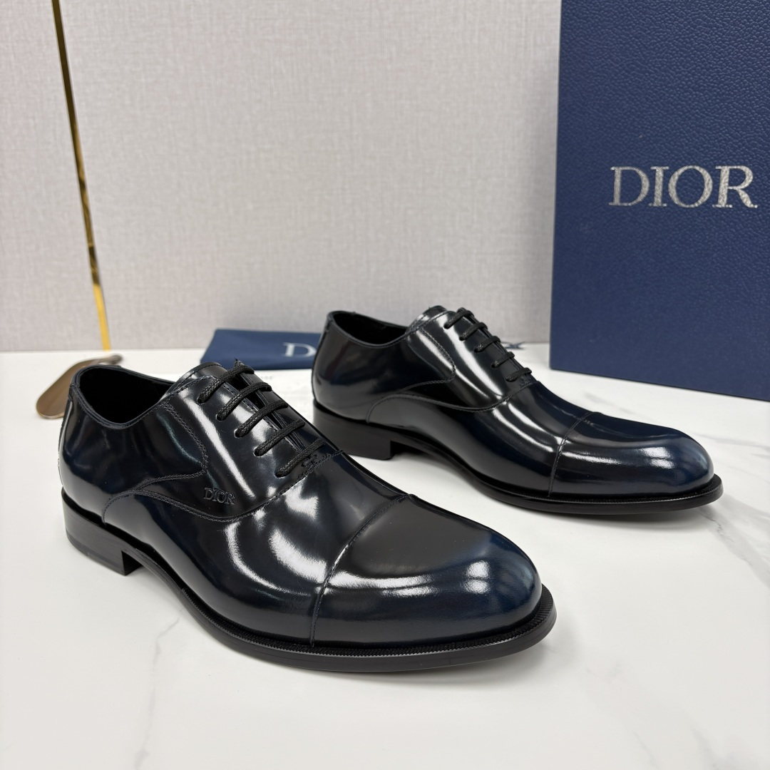 💋💍CD新品 迪～奥 最新款男士正装鞋皮鞋，官方12,500 这款DIOR男士正装皮鞋是奢华质感与绅士格