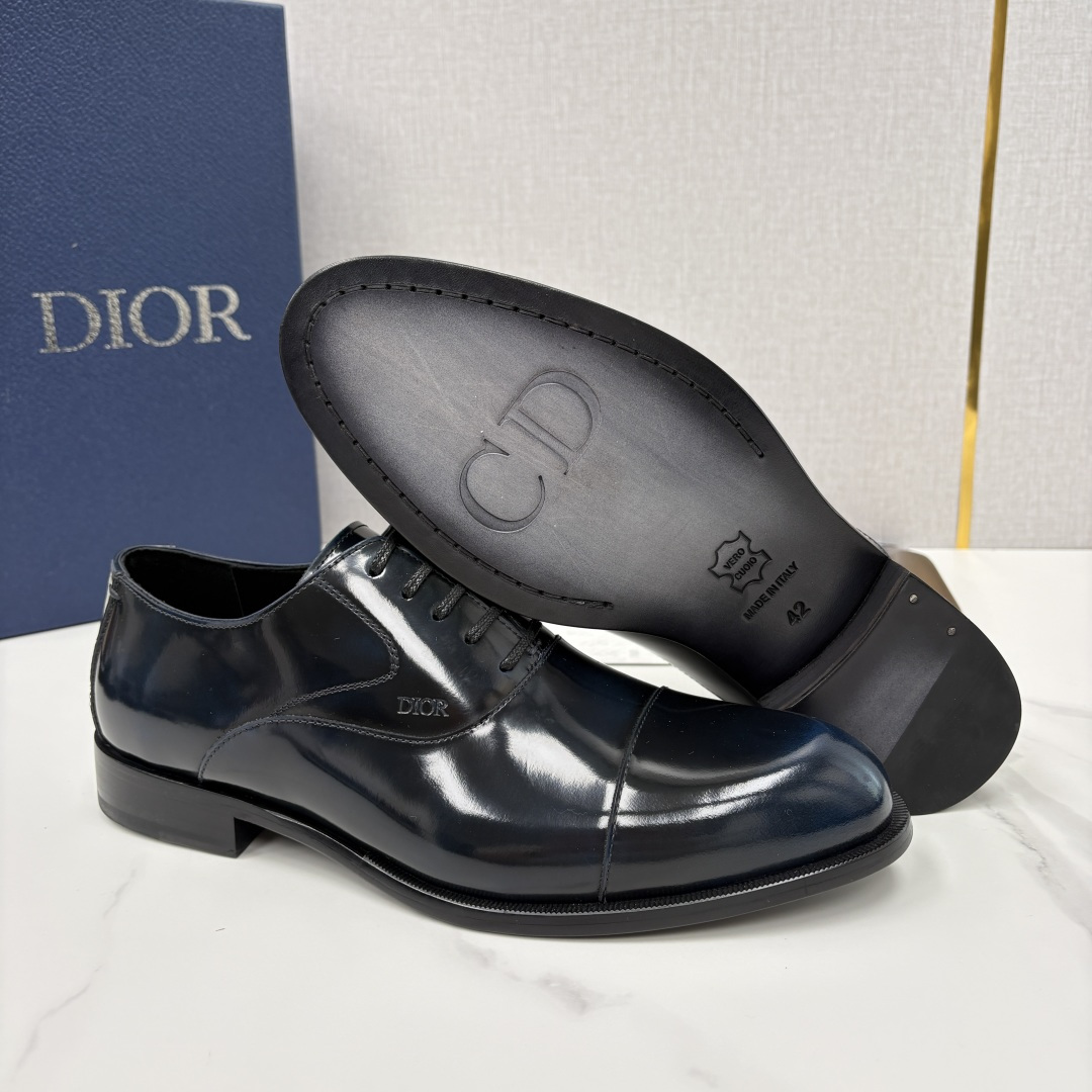💋💍CD新品 迪～奥 最新款男士正装鞋皮鞋，官方12,500 这款DIOR男士正装皮鞋是奢华质感与绅士格