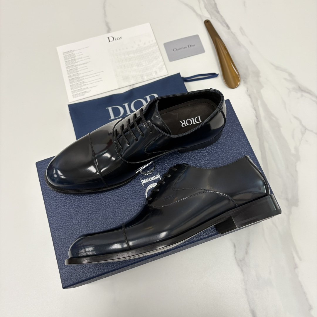 💋💍CD新品 迪～奥 最新款男士正装鞋皮鞋，官方12,500 这款DIOR男士正装皮鞋是奢华质感与绅士格