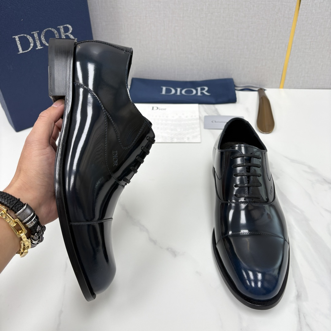 💋💍CD新品 迪～奥 最新款男士正装鞋皮鞋，官方12,500 这款DIOR男士正装皮鞋是奢华质感与绅士格