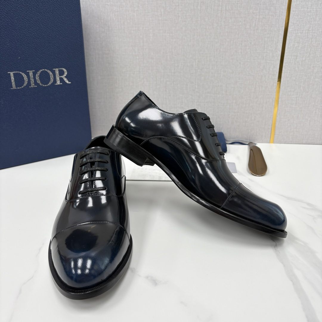 💋💍CD新品 迪～奥 最新款男士正装鞋皮鞋，官方12,500 这款DIOR男士正装皮鞋是奢华质感与绅士格