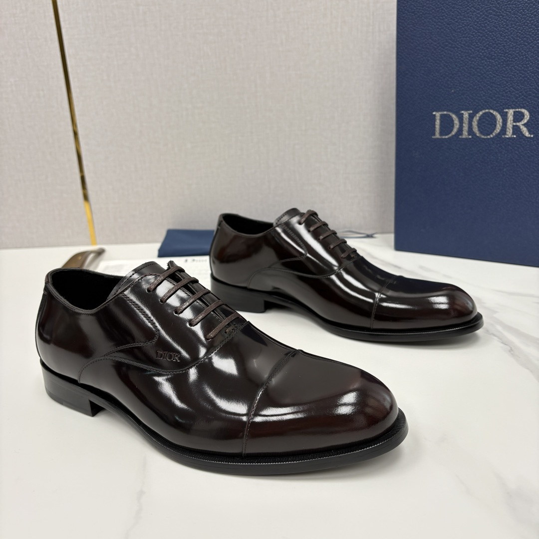 💋💍CD新品 迪～奥 最新款男士正装鞋皮鞋，官方12,500 这款DIOR男士正装皮鞋是奢华质感与绅士格