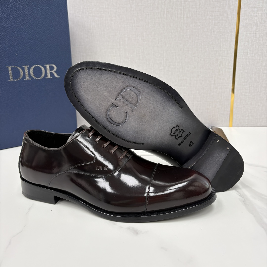 💋💍CD新品 迪～奥 最新款男士正装鞋皮鞋，官方12,500 这款DIOR男士正装皮鞋是奢华质感与绅士格