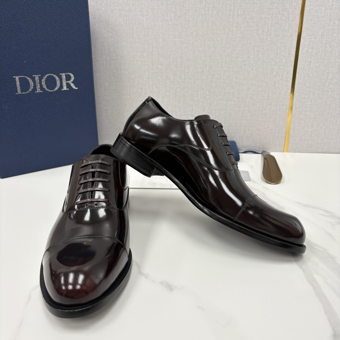 💋💍CD新品 迪～奥 最新款男士正装鞋皮鞋，官方12,500 这款DIOR男士正装皮鞋是奢华质感与绅士格