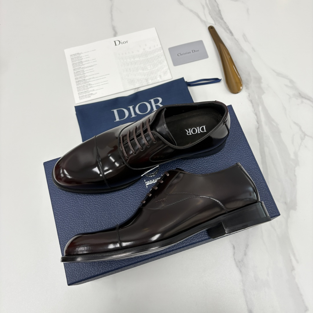 💋💍CD新品 迪～奥 最新款男士正装鞋皮鞋，官方12,500 这款DIOR男士正装皮鞋是奢华质感与绅士格